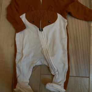 Newborn zip up onesie * bundle 6 for $20 *